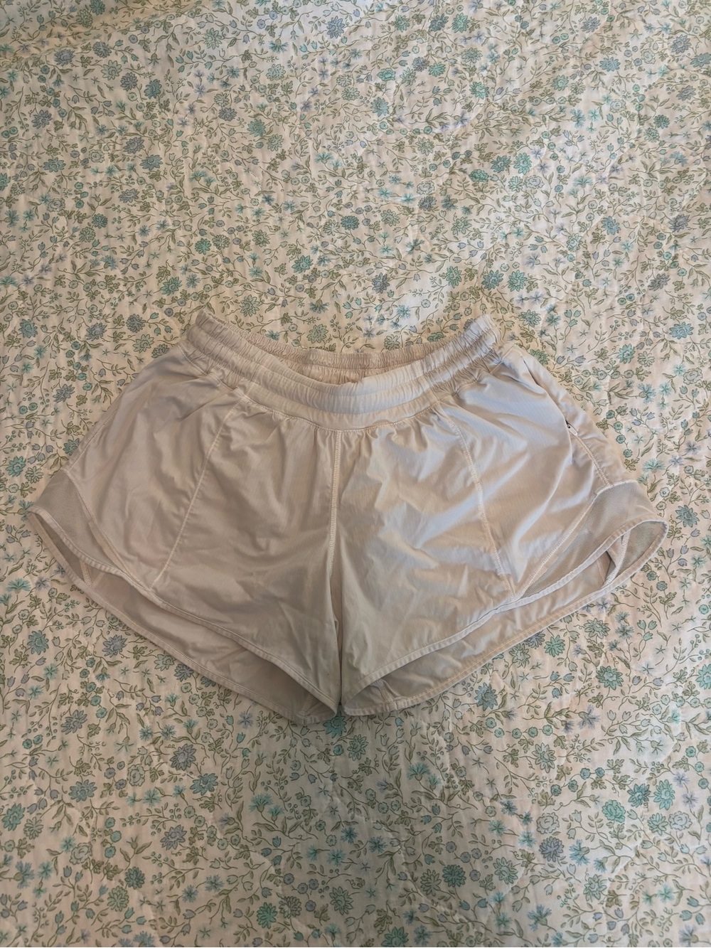 White lululemon shorts